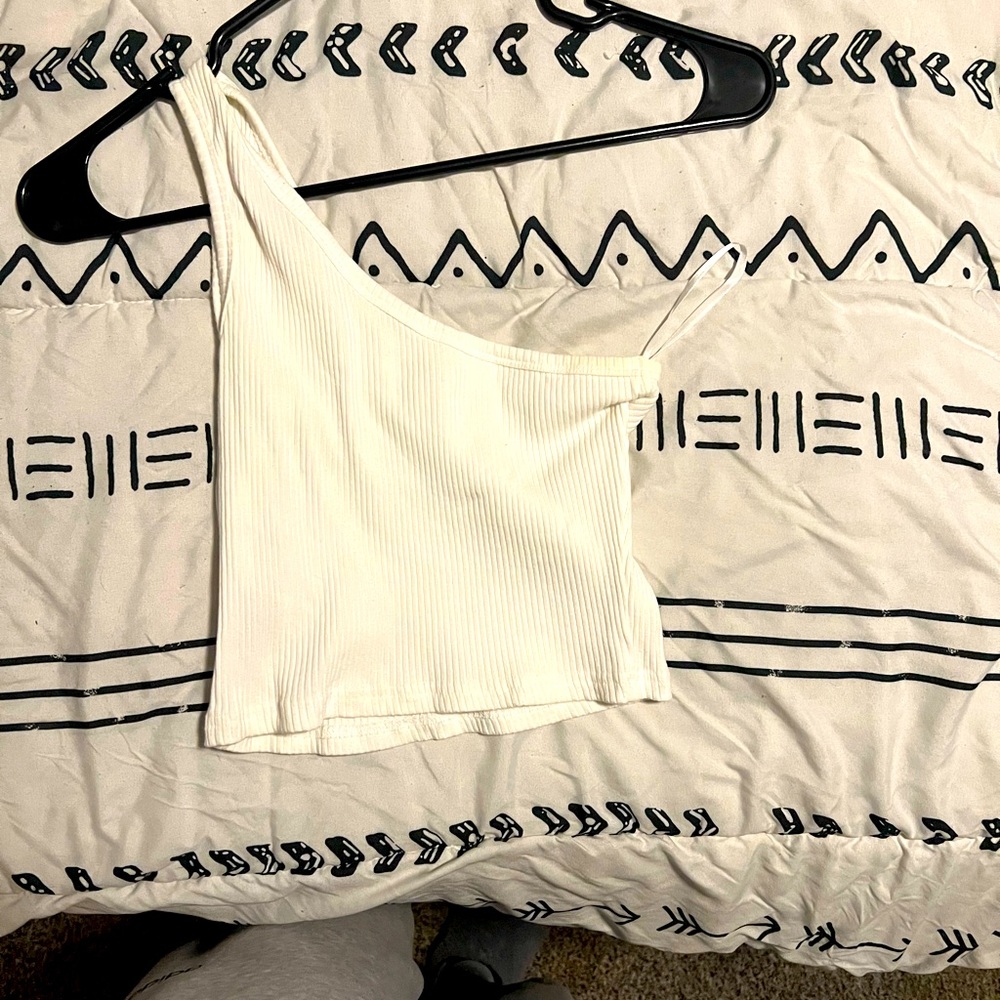 One shoulder crop top